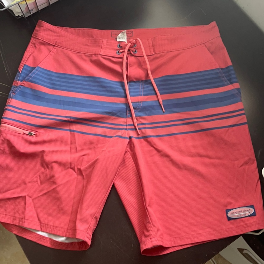 Vineyard Vines board shorts 35